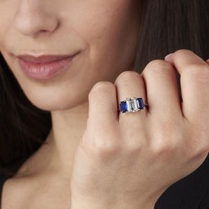 ANELLO TRILOGY CON ZAFFIRI E DIAMANTE  - Asta Gioielli - Associazione Nazionale - Case d'Asta italiane