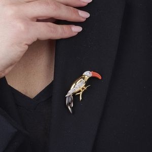 SPILLA A FORMA DI TUCANO  - Asta Gioielli - Associazione Nazionale - Case d'Asta italiane