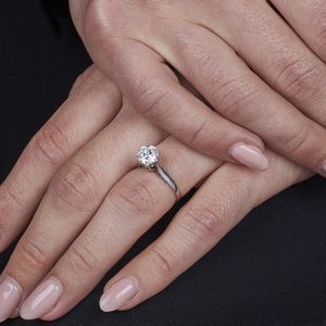 ANELLO SOLITARIO  - Asta Gioielli - Associazione Nazionale - Case d'Asta italiane