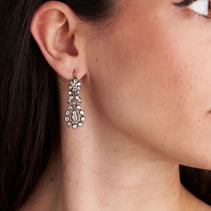 PAIO DI ORECCHINI PENDENTI CON DIAMANTI  - Asta Gioielli - Associazione Nazionale - Case d'Asta italiane