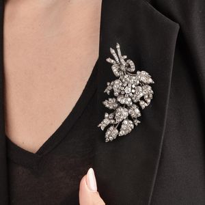 SPILLA MAZZO FIORITO CON DIAMANTI  - Asta Gioielli - Associazione Nazionale - Case d'Asta italiane