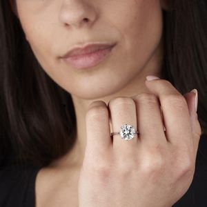 ANELLO SOLITARIO  - Asta Gioielli - Associazione Nazionale - Case d'Asta italiane