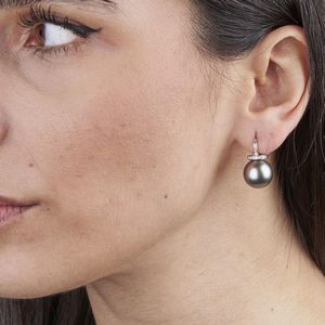 PAIO DI ORECCHINI CON PERLE TAHITI E DIAMANTI  - Asta Gioielli - Associazione Nazionale - Case d'Asta italiane