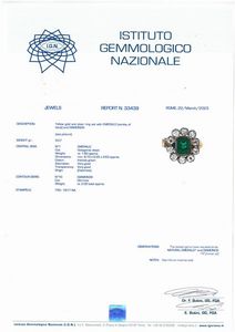ANELLO A MARGHERITA CON SMERALDO COLOMBIANO E DIAMANTI  - Asta Gioielli - Associazione Nazionale - Case d'Asta italiane