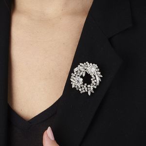 SPILLA A TRALCIO FIORITO CON DIAMANTI  - Asta Gioielli - Associazione Nazionale - Case d'Asta italiane