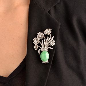 SPILLA EN TREMBLANT CON GIADA E DIAMANTI  - Asta Gioielli - Associazione Nazionale - Case d'Asta italiane