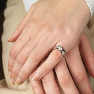 ANELLO CON DIAMANTE A CUORE  - Asta Gioielli - Associazione Nazionale - Case d'Asta italiane