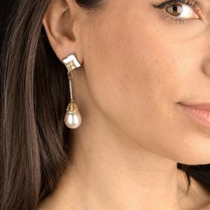PAIO DI ORECCHINI PENDENTI CON PERLE SOUTH SEA E DIAMANTI  - Asta Gioielli - Associazione Nazionale - Case d'Asta italiane