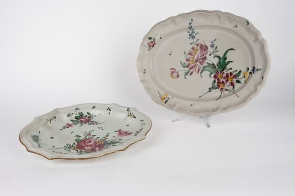 Due vassoi in ceramica. Proababilmente Lodi, Manifattura Ferretti, fine secolo XVIII  - Asta Arredi Antichi - Associazione Nazionale - Case d'Asta italiane