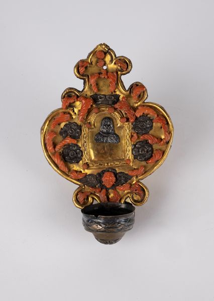 �Acquasantiera in rame sbalzato e dorato. Trapani, secolo XVIII/XIX  - Asta Arredi Antichi - Associazione Nazionale - Case d'Asta italiane