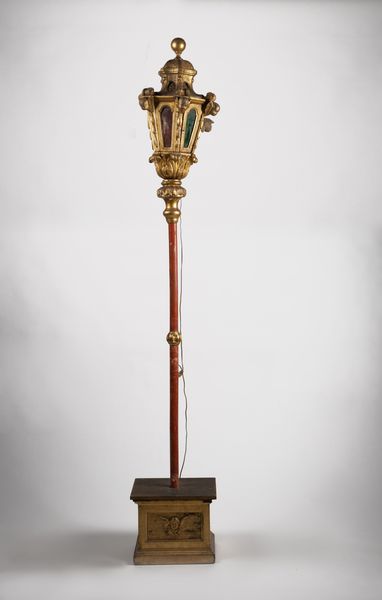 Lanterna da terra in legno laccato e dorato. Secolo XVIII  - Asta Arredi Antichi - Associazione Nazionale - Case d'Asta italiane