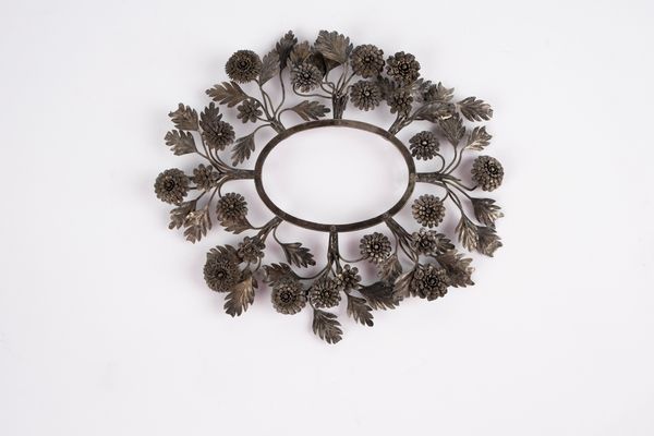 Cornice in argento. Manifattura del secolo XVIII  - Asta Arredi Antichi - Associazione Nazionale - Case d'Asta italiane