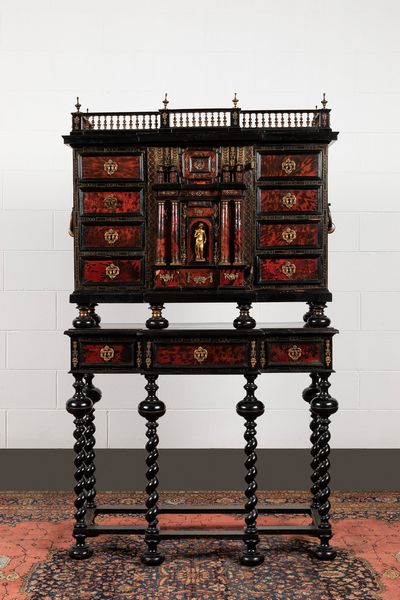 Stipo di forma architettonica. Spagna, secolo XVII  - Asta Arredi Antichi - Associazione Nazionale - Case d'Asta italiane