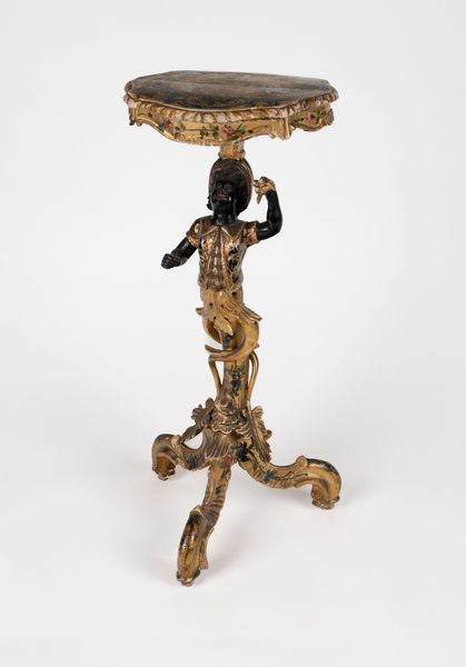 Gueridon in legno intagliato, laccato e dorato. In stile veneziano settecentesco  - Asta Arredi Antichi - Associazione Nazionale - Case d'Asta italiane