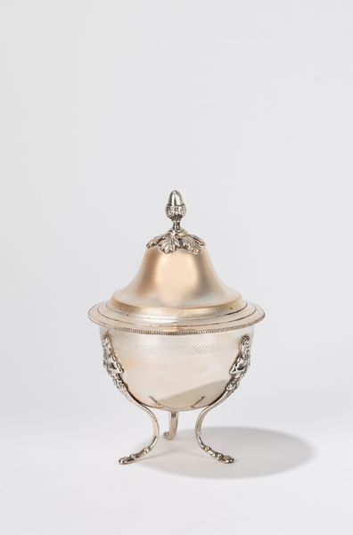 Zuccheriera in argento. Manifattura Lombardo-Veneta, secolo XIX  - Asta Arredi Antichi - Associazione Nazionale - Case d'Asta italiane