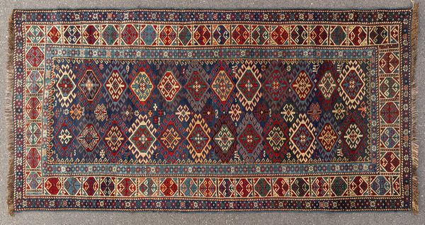 Tappeto caucasico della prima met� del XX secolo  - Asta Arredi Antichi - Associazione Nazionale - Case d'Asta italiane