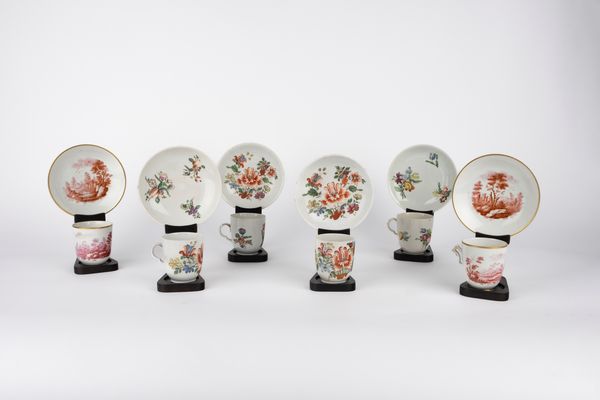 Lotto composto da tre coppie di tazzine con piattini. Manifattura di Doccia, secolo XVIII  - Asta Arredi Antichi - Associazione Nazionale - Case d'Asta italiane