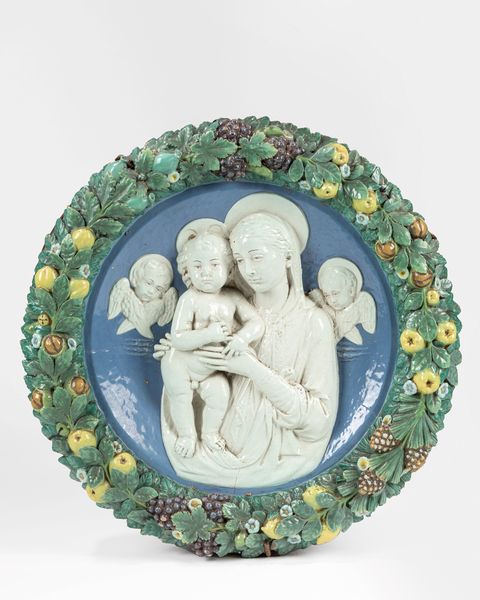Grande tondo nello stile dei Della Robbia. Manifattura Cantagalli, fine secolo XIX  - Asta Arredi Antichi - Associazione Nazionale - Case d'Asta italiane