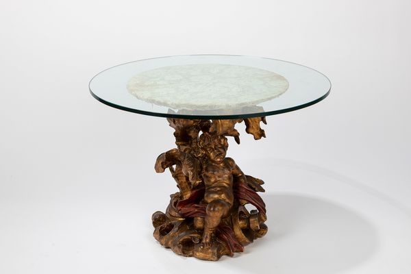 Tavolino composto da base in legno riccamente intagliata e dorata e piano rotondo in vetro  - Asta Arredi Antichi - Associazione Nazionale - Case d'Asta italiane