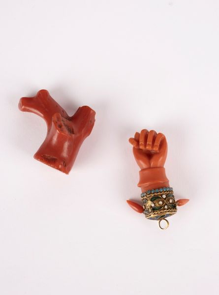 �Sigillo cardinalizio in corallo. Sicilia, secolo XVIII/XIX  - Asta Arredi Antichi - Associazione Nazionale - Case d'Asta italiane