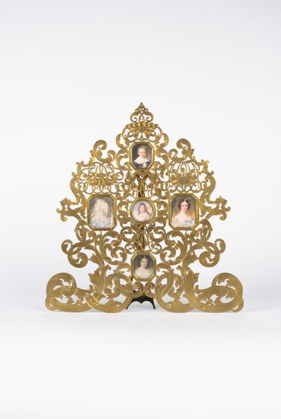 Cornice in ottone traforato. Inghilterra, secolo XIX  - Asta Arredi Antichi - Associazione Nazionale - Case d'Asta italiane