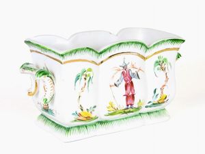 Cachepot a cassetta in ceramica Zaccagnini  - Asta Arredi e Dipinti da una dimora della Val d'Elsa - Lotti 1-303 - Associazione Nazionale - Case d'Asta italiane