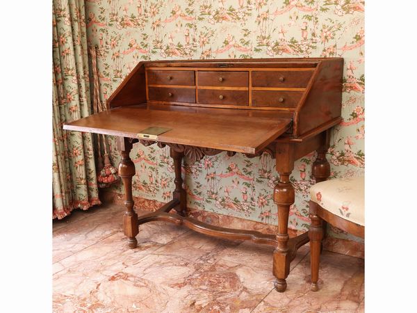 Scrittoio a ribalta in noce  - Asta La casa classica. Stile intramontabile - Associazione Nazionale - Case d'Asta italiane