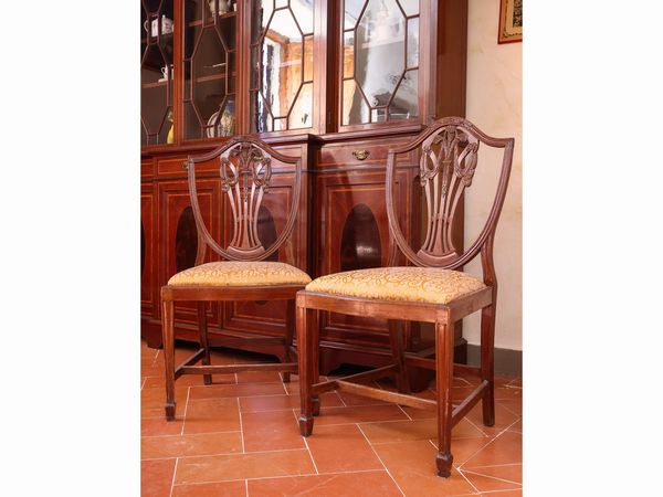 Serie di quattro sedie in noce  - Asta La casa classica. Stile intramontabile - Associazione Nazionale - Case d'Asta italiane