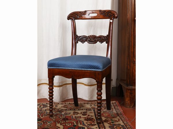 Serie di sei sedie in noce  - Asta La casa classica. Stile intramontabile - Associazione Nazionale - Case d'Asta italiane