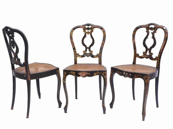 Serie di tre sedie in legno ebanizzato  - Asta La casa classica. Stile intramontabile - Associazione Nazionale - Case d'Asta italiane