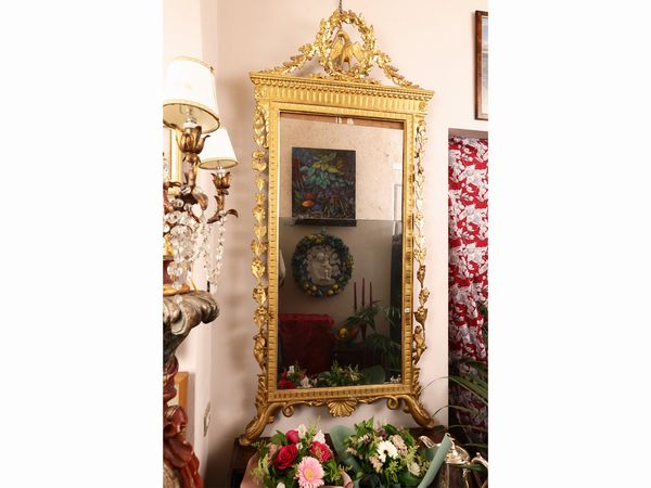 Specchiera con cornice in legno intagliato e dorato  - Asta La casa classica. Stile intramontabile - Associazione Nazionale - Case d'Asta italiane