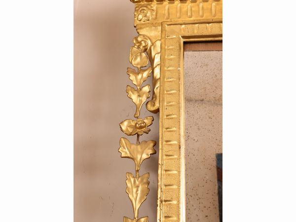 Specchiera con cornice in legno intagliato e dorato  - Asta La casa classica. Stile intramontabile - Associazione Nazionale - Case d'Asta italiane