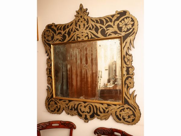 Specchiera con cornice in legno tenero ebanizzato e lumeggiato in argento  - Asta La casa classica. Stile intramontabile - Associazione Nazionale - Case d'Asta italiane