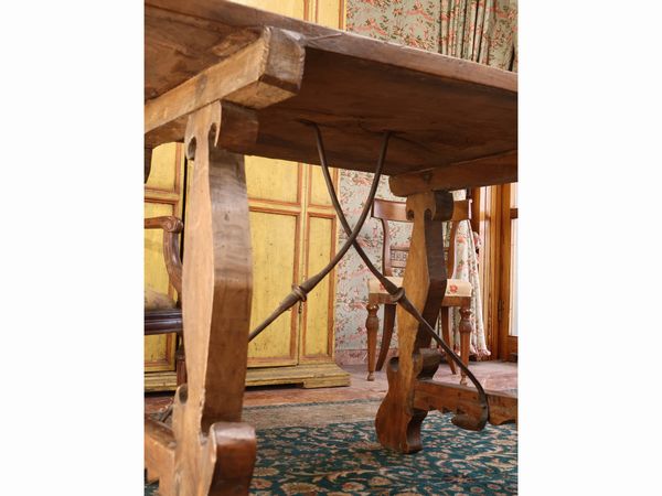 Tavolo a fratina in noce  - Asta La casa classica. Stile intramontabile - Associazione Nazionale - Case d'Asta italiane