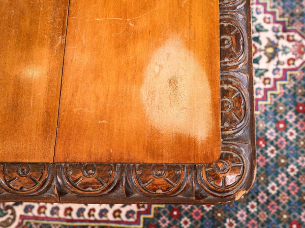 Tavolo da pranzo allungabile in noce  - Asta La casa classica. Stile intramontabile - Associazione Nazionale - Case d'Asta italiane