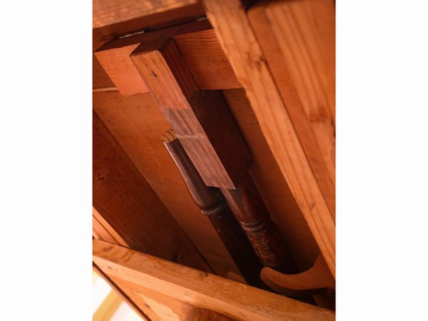 Tavolo da pranzo allungabile in noce  - Asta La casa classica. Stile intramontabile - Associazione Nazionale - Case d'Asta italiane