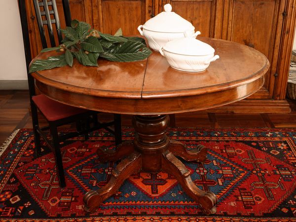 Tavolo da pranzo in noce  - Asta La casa classica. Stile intramontabile - Associazione Nazionale - Case d'Asta italiane