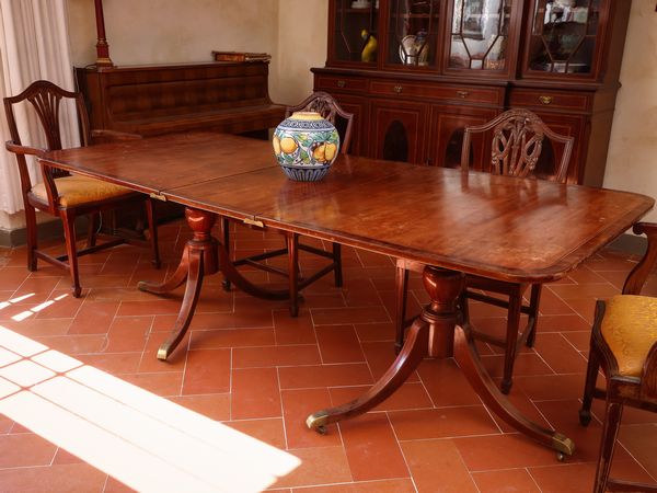Tavolo da pranzo in noce e mogano  - Asta La casa classica. Stile intramontabile - Associazione Nazionale - Case d'Asta italiane
