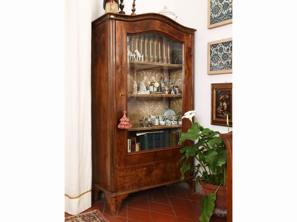 Vetrinetta-libreria in noce  - Asta La casa classica. Stile intramontabile - Associazione Nazionale - Case d'Asta italiane