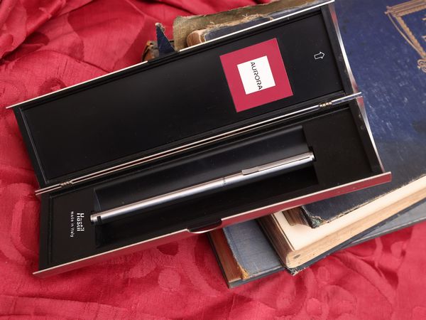 Penna stilografica Hastil Aurora, Marco Zanuso  - Asta La casa classica. Stile intramontabile - Associazione Nazionale - Case d'Asta italiane