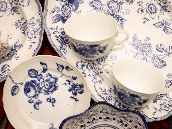 Assortimento di porcellane e ceramiche  - Asta La casa classica. Stile intramontabile - Associazione Nazionale - Case d'Asta italiane