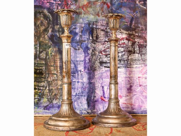 Coppia di candelieri a cannocchiale in metallo argentato  - Asta La casa classica. Stile intramontabile - Associazione Nazionale - Case d'Asta italiane