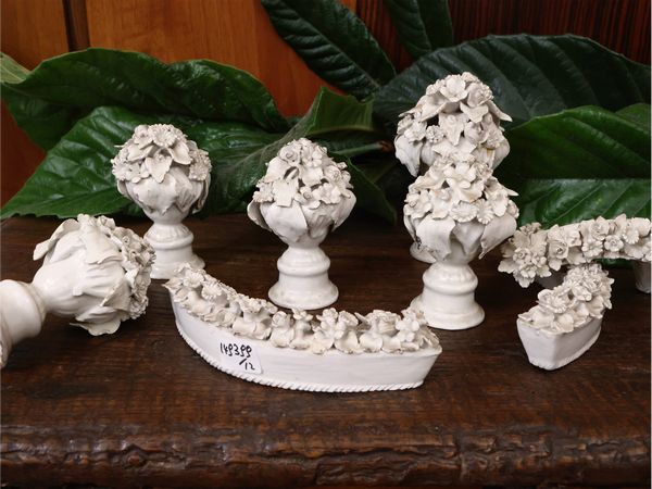 Lotto di accessori in ceramica per comporre dei centrotavola  - Asta La casa classica. Stile intramontabile - Associazione Nazionale - Case d'Asta italiane