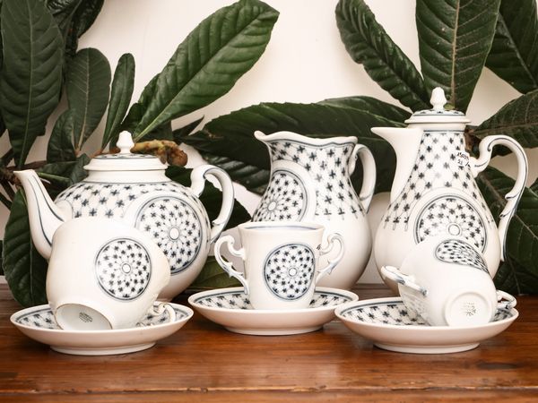 Servizio da t� e caff� in porcellana, Museo Rete Blu, Richard Ginori  - Asta La casa classica. Stile intramontabile - Associazione Nazionale - Case d'Asta italiane
