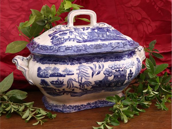 Zuppiera in terraglia  - Asta La casa classica. Stile intramontabile - Associazione Nazionale - Case d'Asta italiane