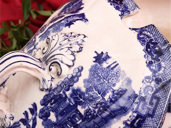 Zuppiera in terraglia  - Asta La casa classica. Stile intramontabile - Associazione Nazionale - Case d'Asta italiane