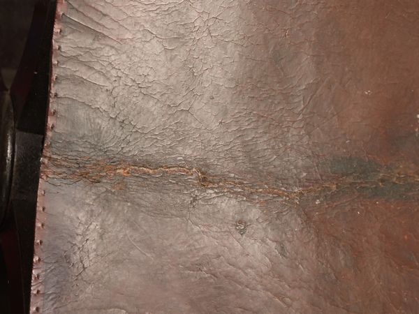 Coppia di sedie savonarola in legno ebanizzato e cuoio  - Asta La casa classica. Stile intramontabile - Associazione Nazionale - Case d'Asta italiane