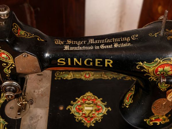 Due complementi di arredo d'epoca  - Asta La casa classica. Stile intramontabile - Associazione Nazionale - Case d'Asta italiane