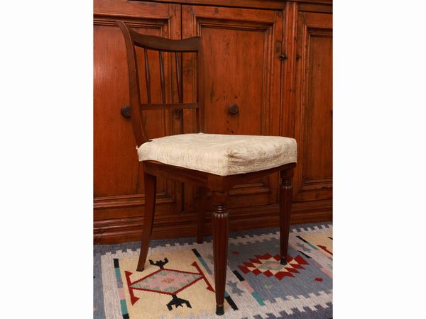 Serie di sei sedie in noce  - Asta La casa classica. Stile intramontabile - Associazione Nazionale - Case d'Asta italiane