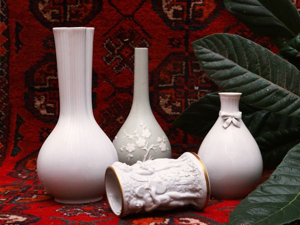 Due piccoli vasi in porcellana Richard Ginori da modelli di Giovanni Gariboldi  - Asta La casa classica. Stile intramontabile - Associazione Nazionale - Case d'Asta italiane